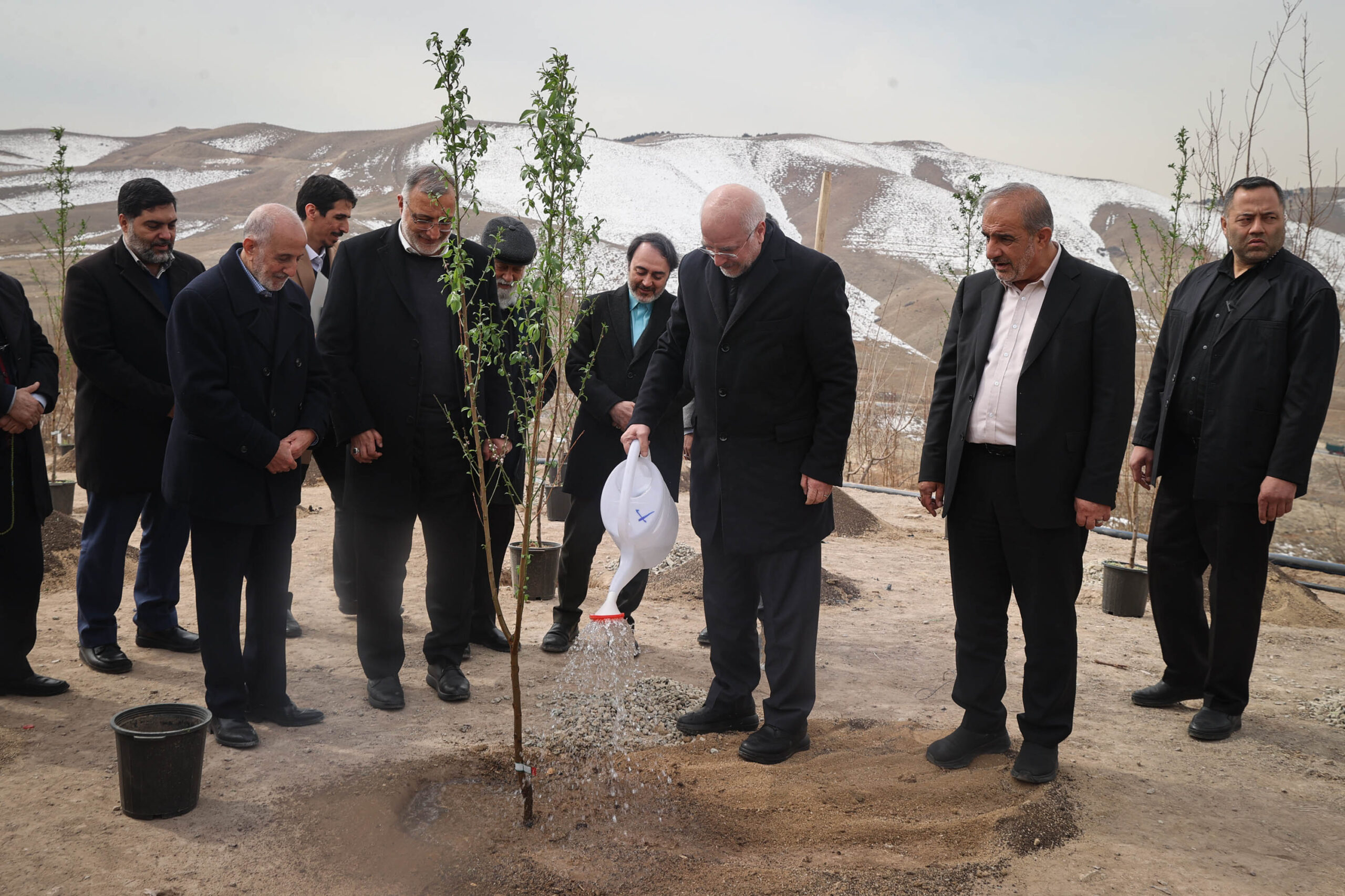غرس یک اصله نهال و حضور در آیین افتتاح طرح کمربند سبز شهر تهران