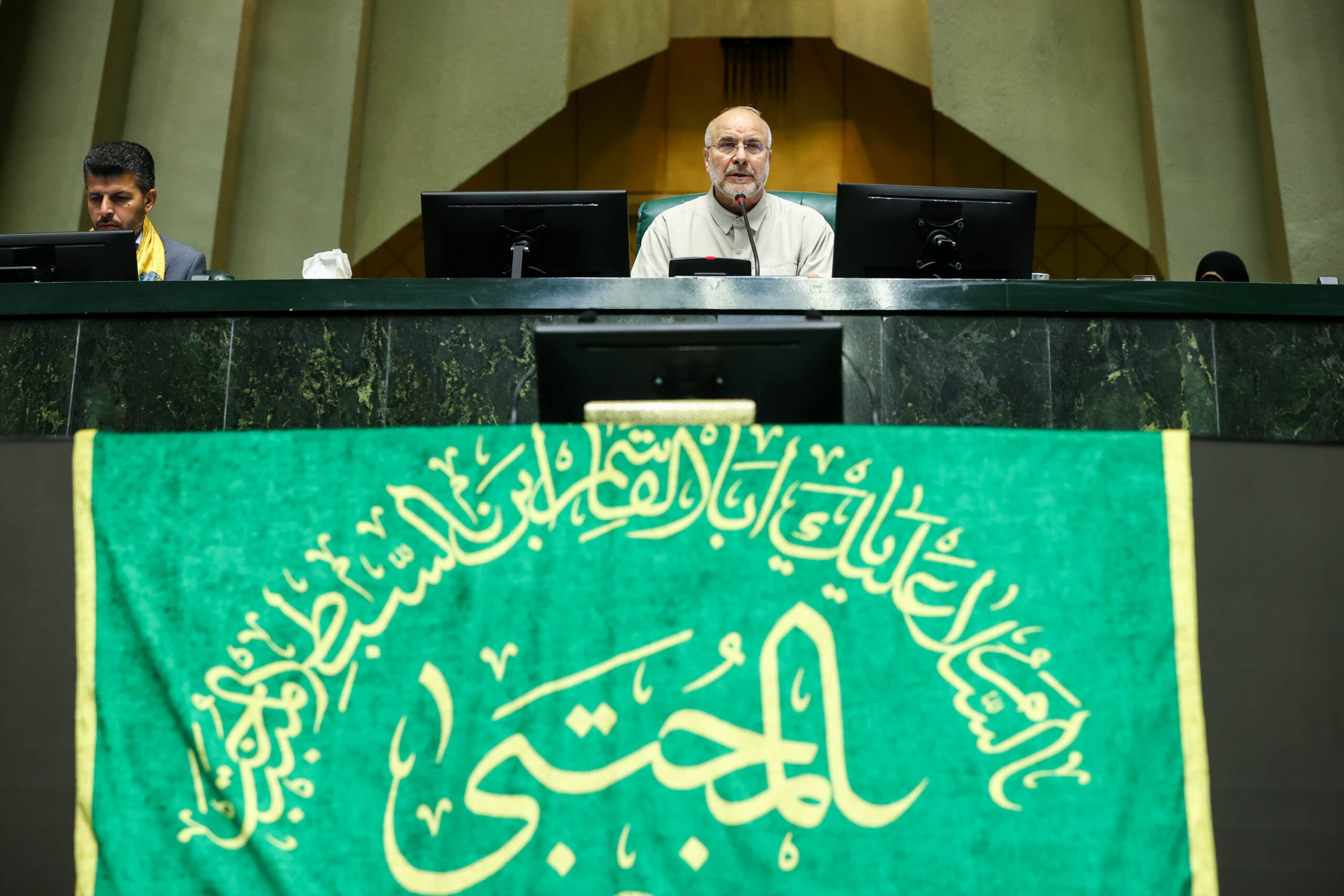 تنها راه بازدارندگی دشمن از حمله به ایران، تقویت بنیه دفاعی و حفظ انسجام ملی است
